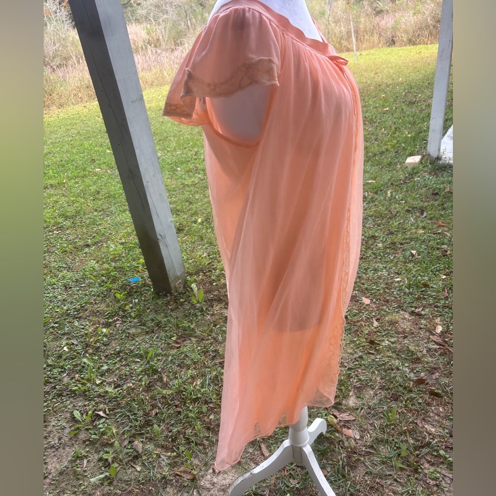 Vintage Babydoll Nightgown Peach w/Ecru Lace Detail Size Small 1960s -1970s - Picture 2 of 7